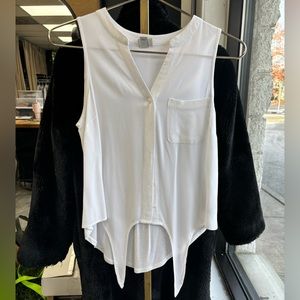 Women’s white top. Size XS.